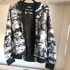 Men’s large Young & Reckless camo jacket